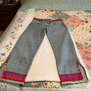 Vintage Mid Rise Capri Jeans size 28